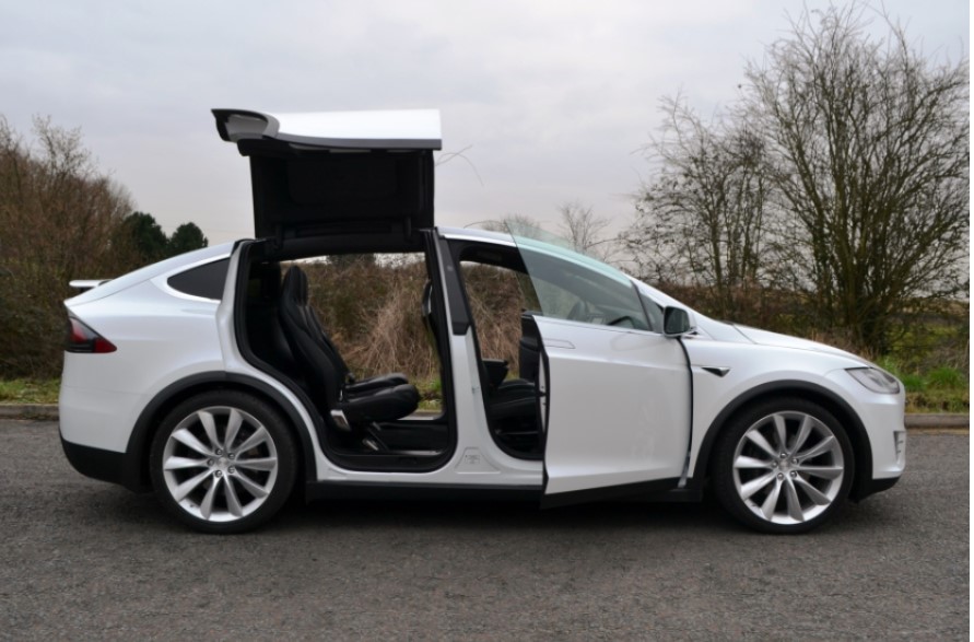 How Far Can a Tesla go on a Full Charge