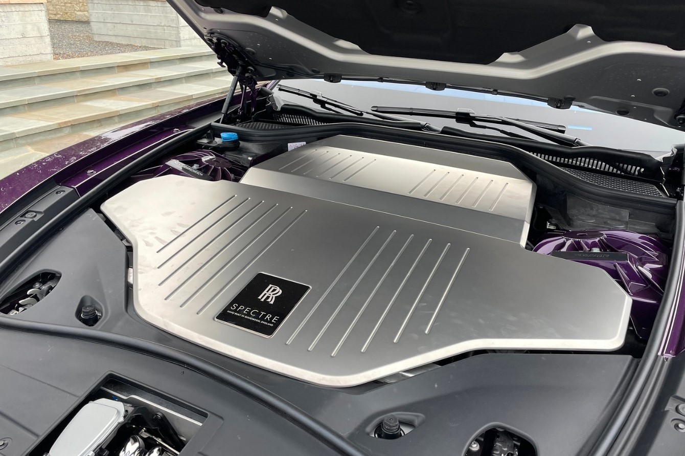 2024 Rolls-Royce Phantom Engine